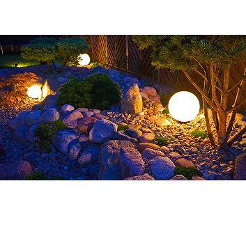 Iluminatul gradinii: 4 pasi de urmat