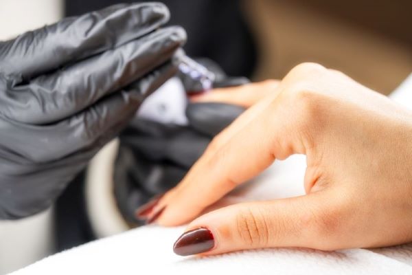 De ce produsele pentru manichiura HEMA Free sunt ideale pentru pielea sensibila