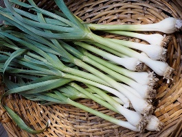 Beneficiile dovedite ale usturoiului verde pentru organism