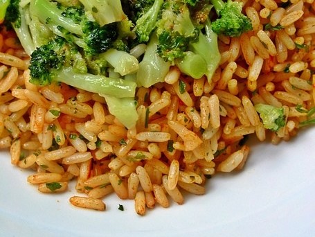 Cina sanatoasa cu orez, broccoli si ou