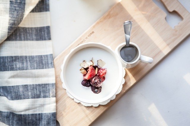 5 beneficii ale consumului de lapte cu cereale la micul dejun