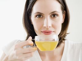 6 retete de ceaiuri si infuzii pentru o piele frumoasa si radianta