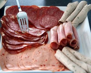 Top 10 marci de parizer dupa numarul de aditivi alimentari