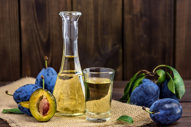 Cum sa faci tuica de casa? Pasi, secrete si echipamente necesare