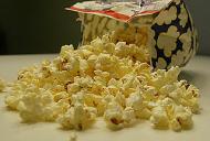 De ce ar trebui sa evitati popcornul cu aroma de unt la microunde