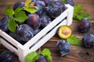 5 motive sa incluzi prunele in dieta