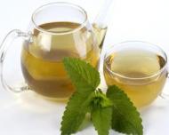 Top 5 beneficii ale ceaiului de roinita