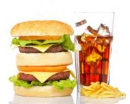 4 trucuri prin care restaurantele fast-food ne fac sa mancam mai mult