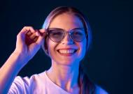 Cum te afecteaza lumina albastra? 8 lucruri pe care trebuie sa le stii