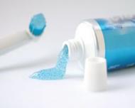 Pasta de dinti Colgate Total, un pericol pentru sanatate. Contine un ingredient CANCERIGEN