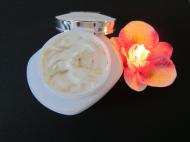 Cum sa iti faci o crema de fata homemade singura
