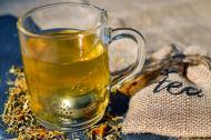 3 ceaiuri simple pentru a ameliora durerile in gat