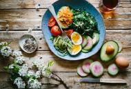 Patru moduri simple, dar eficiente de a-ti imbunatati dieta