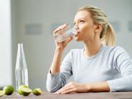 Minerala, de izvor, sau de la robinet? Care este cel mai bun tip de apa pentru consum