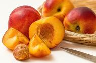 10 motive sa consumi piersici in fiecare zi