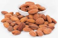 5 idei de gustari sanatoase pe care poti sa le consumi la munca