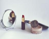 La ce trebuie sa fim atente cand cumparam cosmetice