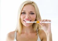 5 metode sa-ti mentii dintii albi dupa proceduri de cosmetica dentara