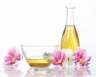 10 uleiuri naturale care fac minuni pentru parul tau